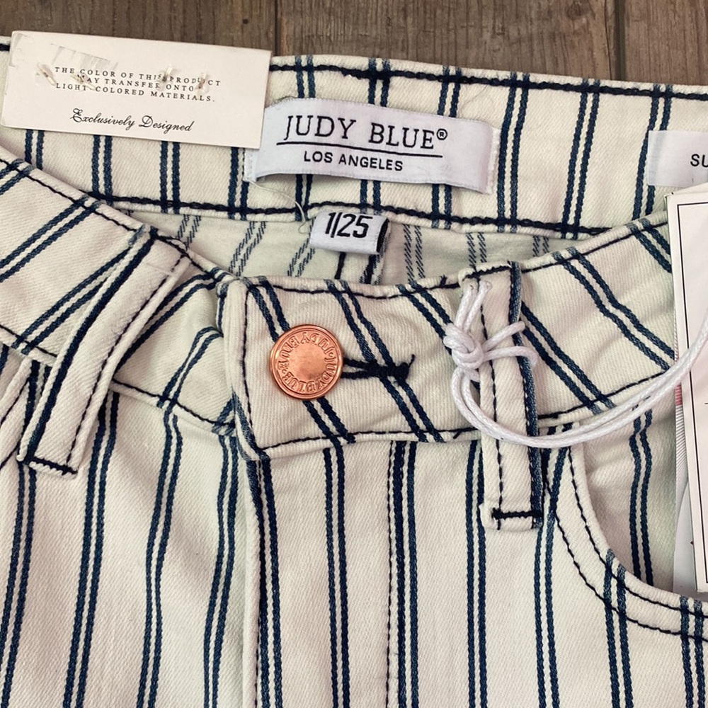 Judy Blue pin striped jeans - Picture 4 of 6